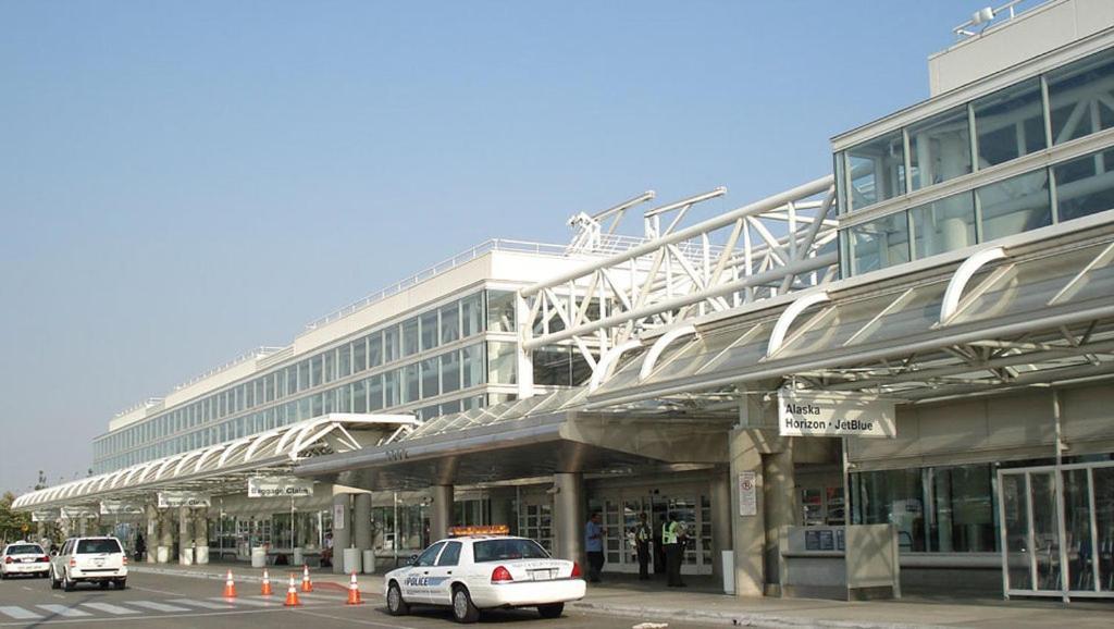 Express & Ontario Airport-mills Mall By Ihg 3*